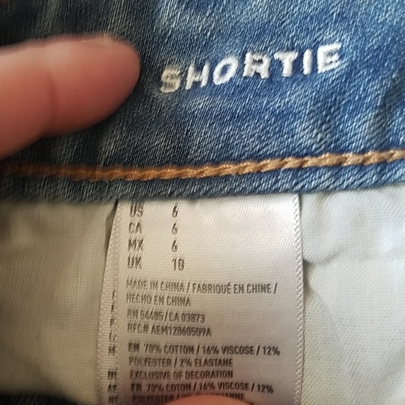 AEO Destroyed Light Wash jean shorts - Picture 5 of 8